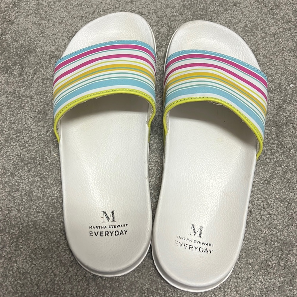 Slides, very comfortable usual wear and tear